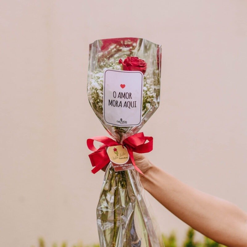 Rosa com embalagem ramalhete