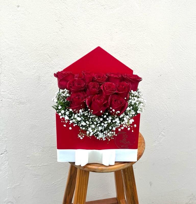 Carta (G) com doze rosas