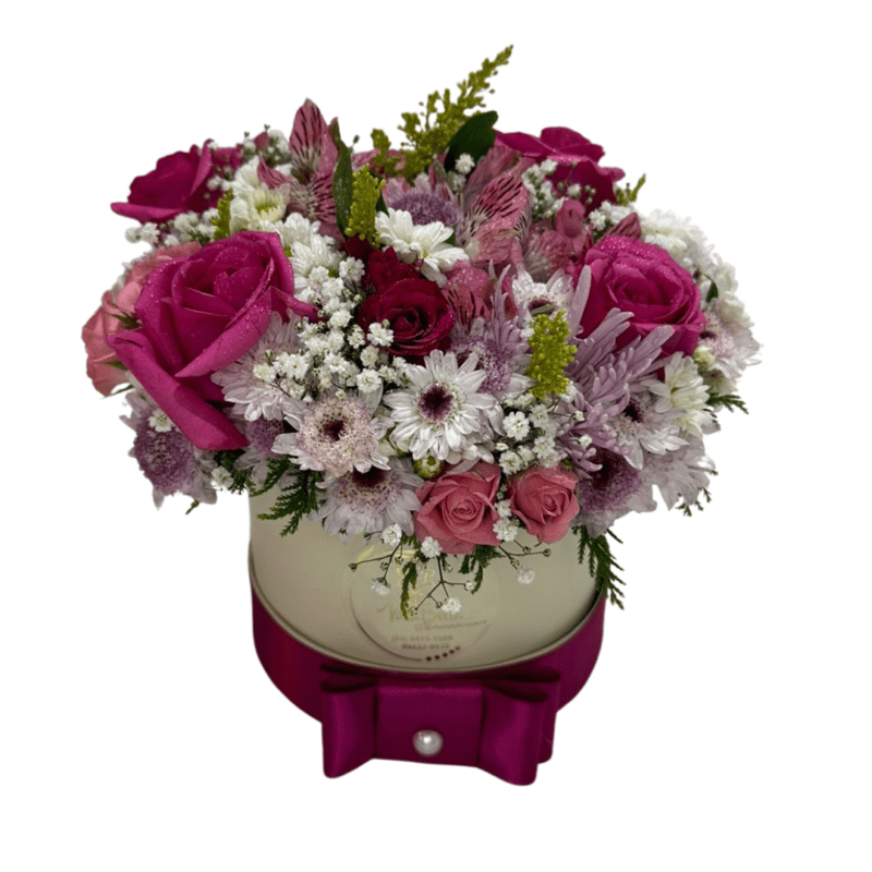 Flower box com quatro rosas e mix de flores