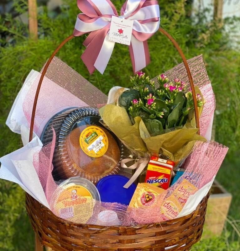 Cesta café da manhã com xicara